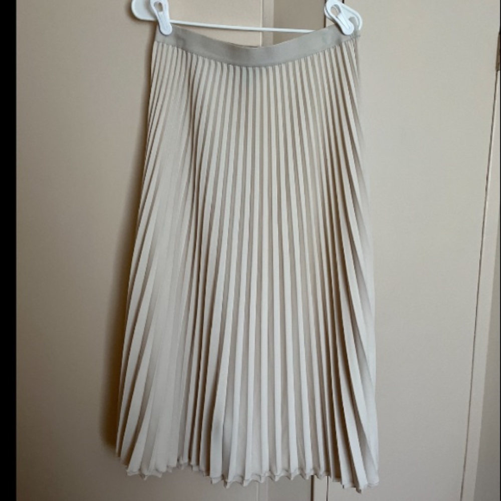 H&M Pleated Skirt (Cream, M)
